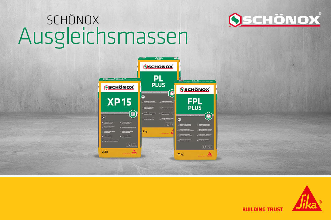 Drei Säcke mit Ausgleichsmassen der Marke Schönox sind freigestellt vor einem grauen Hintergrund abgebildet. Oben rechts: Logo "SCHÖNOX". Unten rechts: Logo "SIKA".